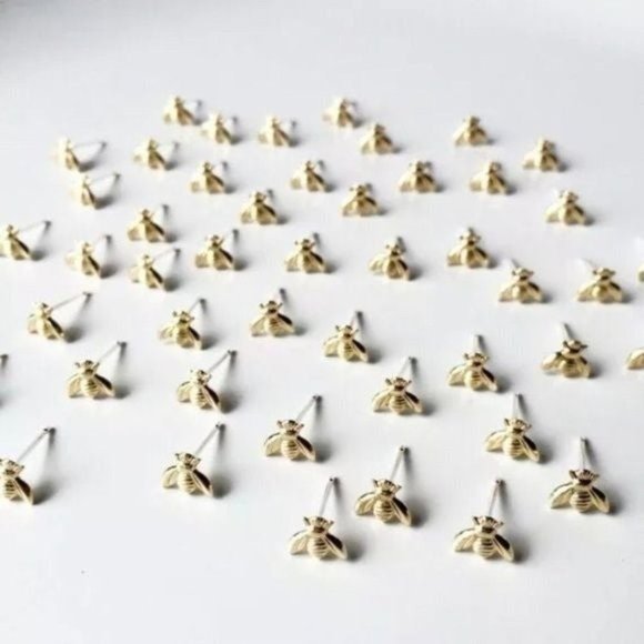 Gold plated bee stud earrings - Picture 5 of 5